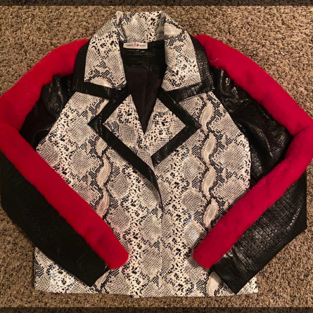 SiZe medium Fashion House jacket NWOT